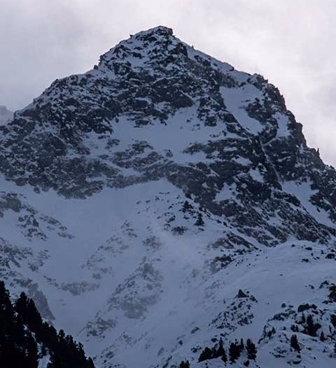 Baruntse (7,129m) Expeditions
