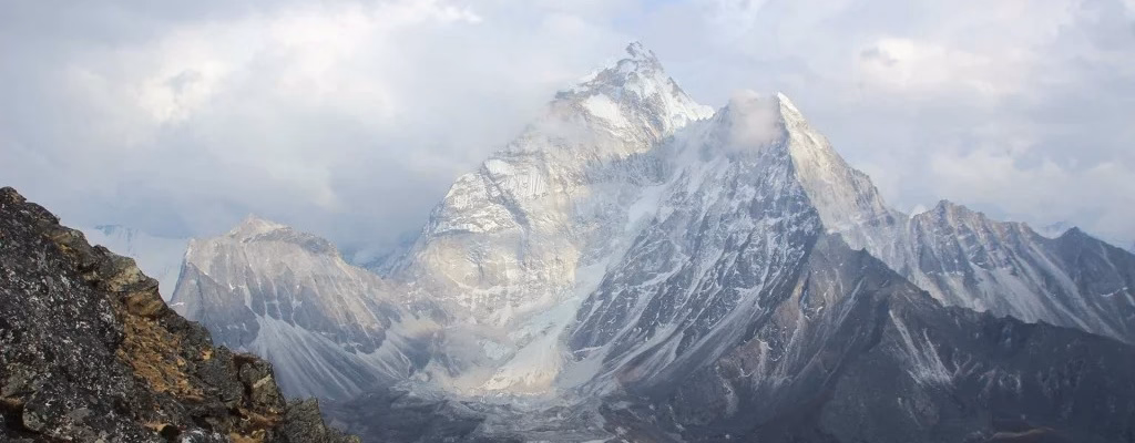 Baruntse (7,129m) Expeditions
