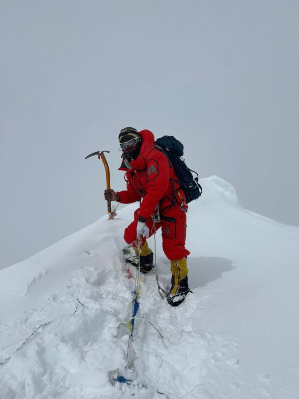 Phurita Sherpa on Kanchanjunga Summit on 2025=04-10 with Peak15adventure.